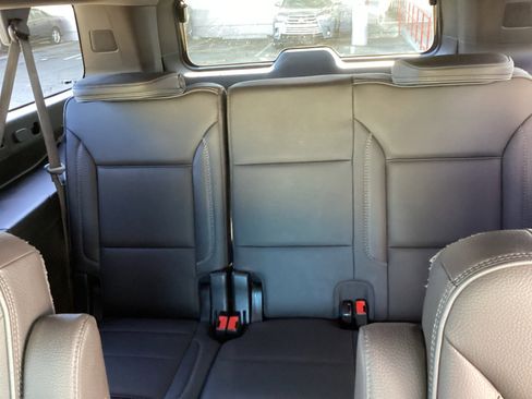 Used 2021 GMC Yukon XL Denali w/ Denali Premium Package image 18