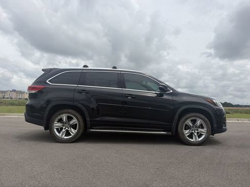 Used 2019 Toyota Highlander Limited FWD image 8