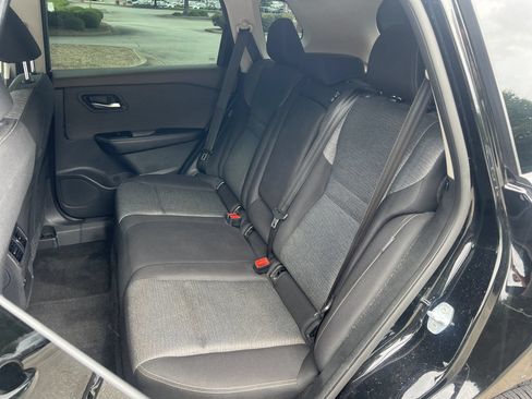 Certified 2023 Nissan Rogue SV FWD image 18