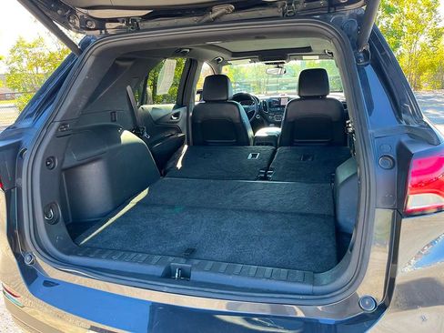 Used 2022 Chevrolet Equinox RS w/ RS Leather Package image 8