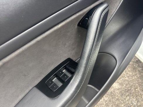 Used 2019 Tesla Model 3 Standard Range Plus image 21