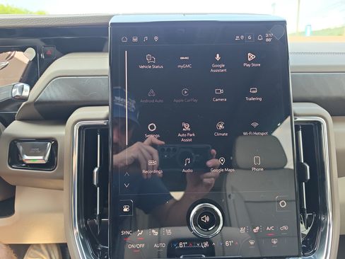 New 2026 GMC Yukon Denali w/ Advanced Technology Package AWD/4WD image 28