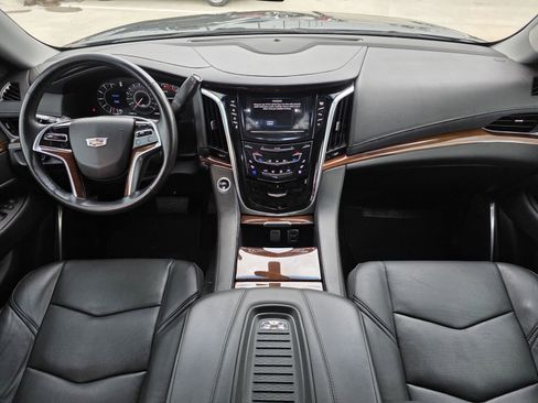 Used 2019 Cadillac Escalade 2WD image 10