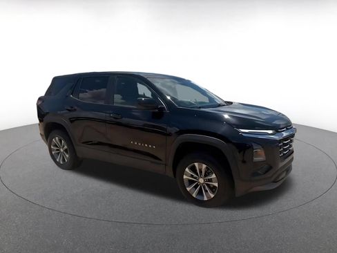 Used 2025 Chevrolet Equinox LT FWD image 2