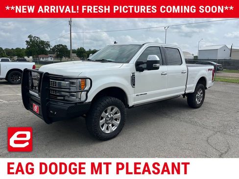 Used 2019 Ford F250 Platinum w/ Platinum Ultimate Package AWD/4WD image 2