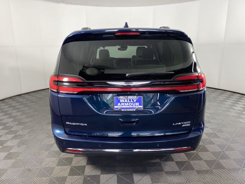 Used 2021 Chrysler Pacifica Limited w/ Uconnect Theater Family Group AWD/4WD image 10