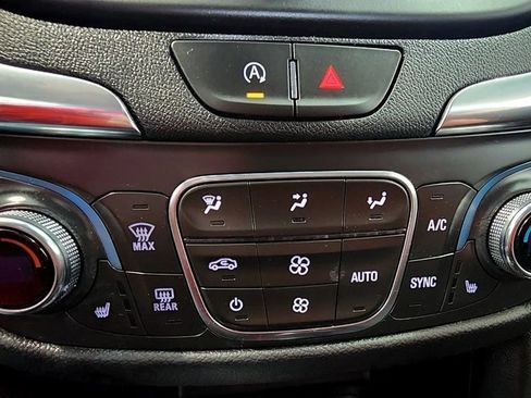 Used 2024 Chevrolet Equinox LT FWD image 38