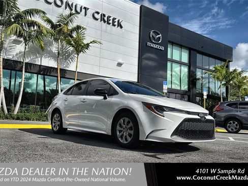 Used 2022 Toyota Corolla LE image 1