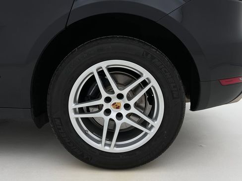 Used 2021 Porsche Macan image 27