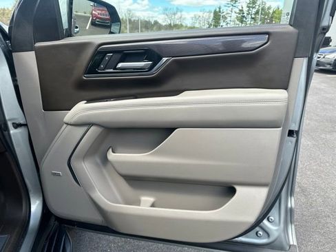 Used 2025 GMC Yukon XL Elevation AWD/4WD image 11