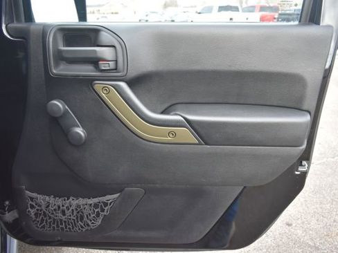 Used 2015 Jeep Wrangler Unlimited Sport image 33