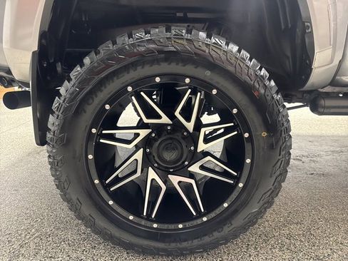 Used 2020 Toyota Tacoma SR5 w/ Technology Package image 21