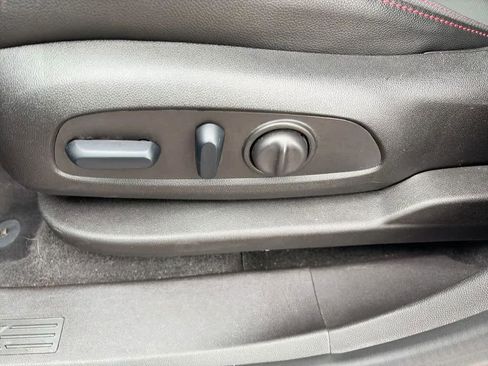 Used 2024 Chevrolet Equinox RS FWD image 16
