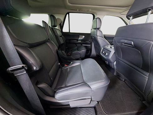 Used 2025 Ford Expedition Platinum AWD/4WD image 29