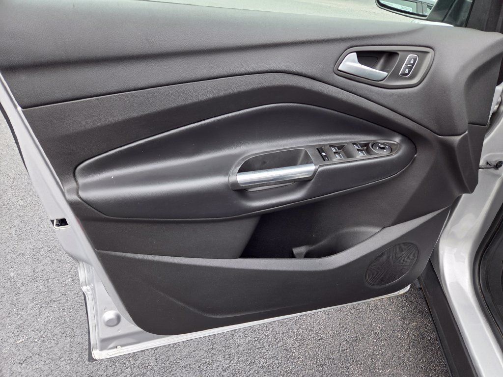 Used 2019 Ford Escape SE FWD image 12