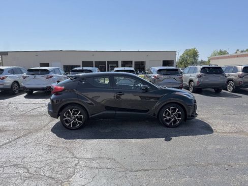 Used 2020 Toyota C-HR XLE FWD image 5