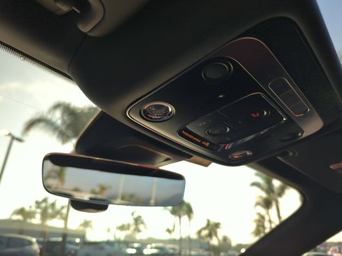 Used 2021 Bentley Continental GT V8 image 27