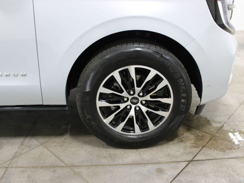 Used 2025 Ford Expedition Platinum image 46