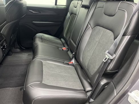 New 2025 Jeep Grand Cherokee Altitude image 5