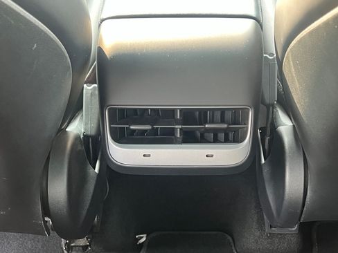 Used 2022 Tesla Model Y Performance AWD/4WD image 19