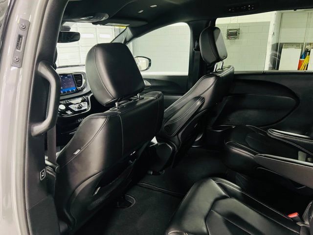 Used 2025 Chrysler Pacifica Select FWD image 27