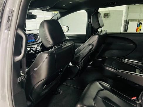 Used 2025 Chrysler Pacifica Select FWD image 27