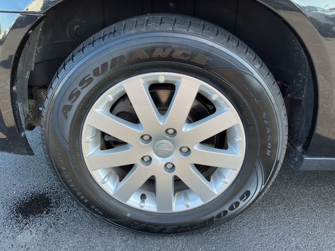 Used 2016 Chrysler Town & Country Touring FWD image 9