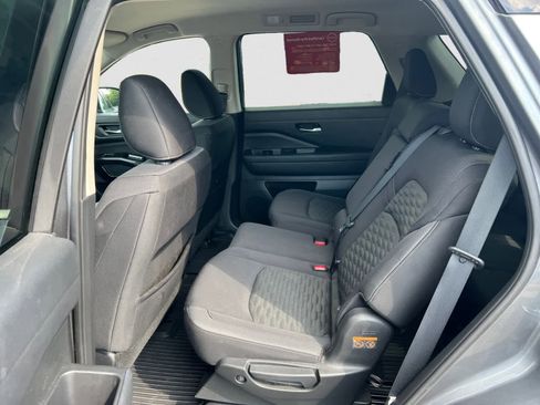 Used 2022 Nissan Pathfinder SV w/ SV Black Package image 11