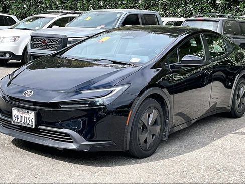 Used 2023 Toyota Prius LE FWD image 3