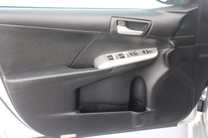 Used 2012 Toyota Camry SE FWD image 9