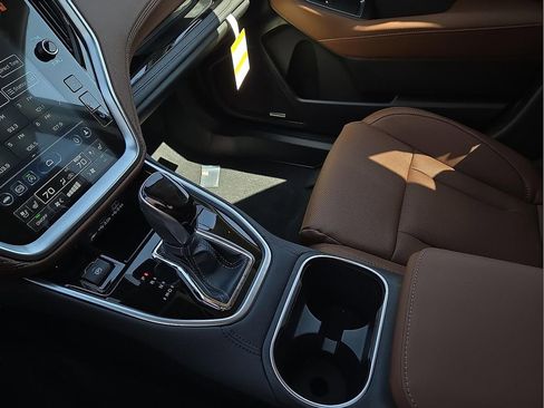 Used 2025 Subaru Outback Touring XT image 21