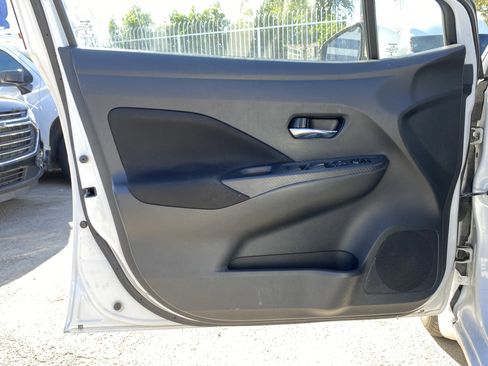 Used 2022 Nissan Versa SV image 15