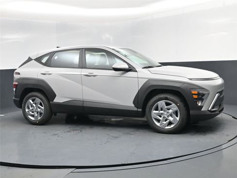 New 2026 Hyundai Kona SE image 2