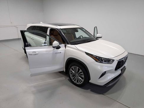 Used 2021 Toyota Highlander Platinum image 16