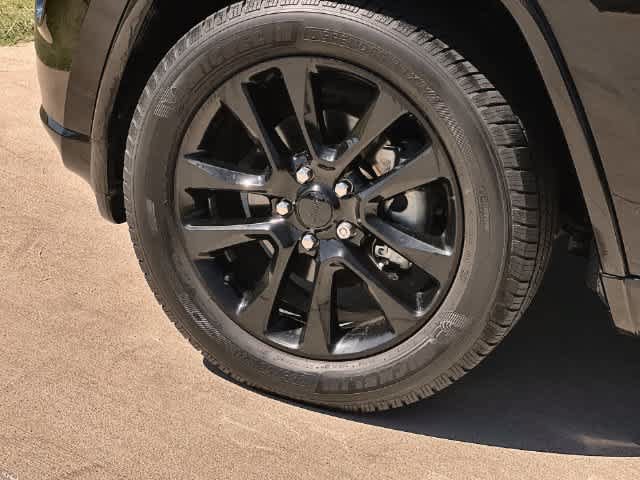 Used 2018 Jeep Grand Cherokee Altitude RWD image 9
