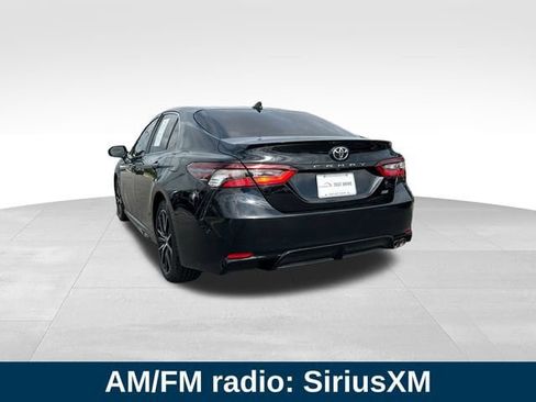 Used 2021 Toyota Camry SE FWD image 3