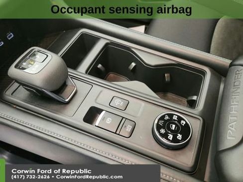 Used 2024 Nissan Pathfinder S image 17