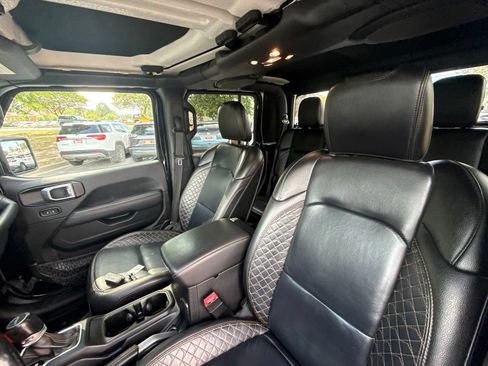 Used 2021 Jeep Gladiator Overland AWD/4WD image 19
