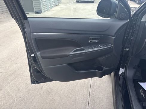 Used 2025 Mitsubishi Outlander Sport ES image 10