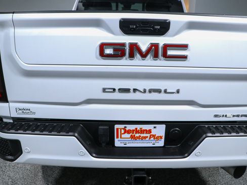 Used 2024 GMC Sierra 2500 Denali w/ Denali Reserve Package AWD/4WD image 8