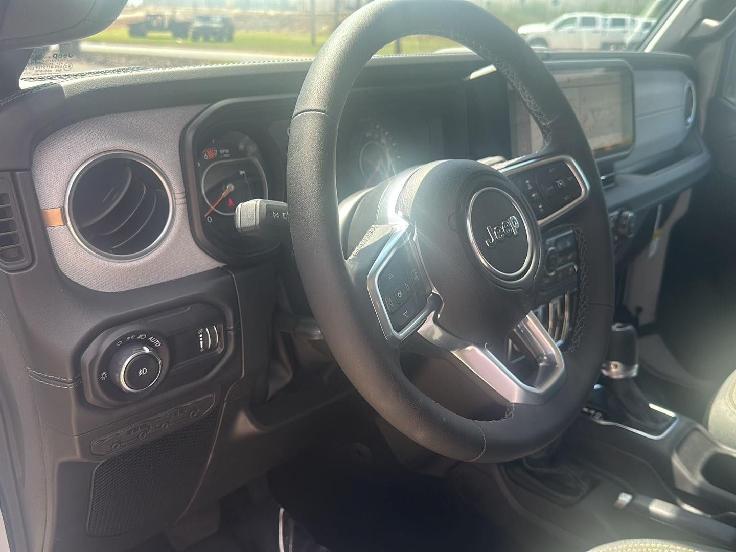 New 2025 Jeep Wrangler Unlimited Sahara w/ Safety Group AWD/4WD image 13