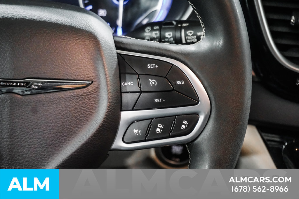 Used 2023 Chrysler Pacifica Touring-L FWD image 27