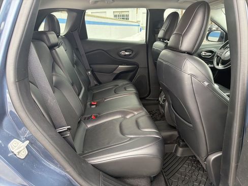 Used 2021 Jeep Cherokee Latitude Lux w/ Comfort/Convenience Group image 23