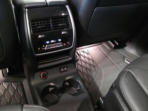 Used 2023 BMW X7 xDrive40i w/ Premium Package image 25