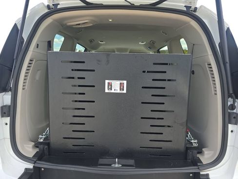 Used 2022 Chrysler Voyager LX FWD image 12
