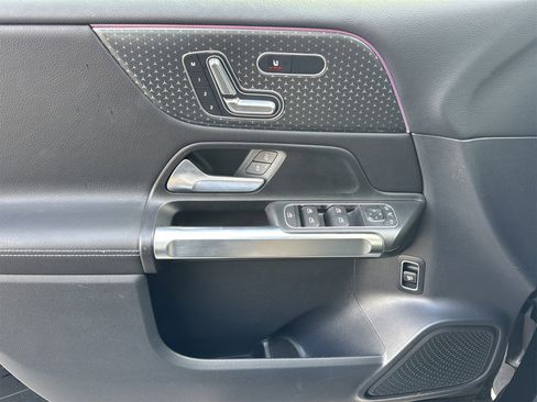 Certified 2025 Mercedes-Benz GLB 250 image 21