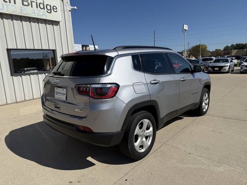 Used 2018 Jeep Compass Latitude w/ Cold Weather Group AWD/4WD image 4