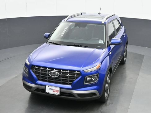 Used 2025 Hyundai Venue SEL FWD image 16