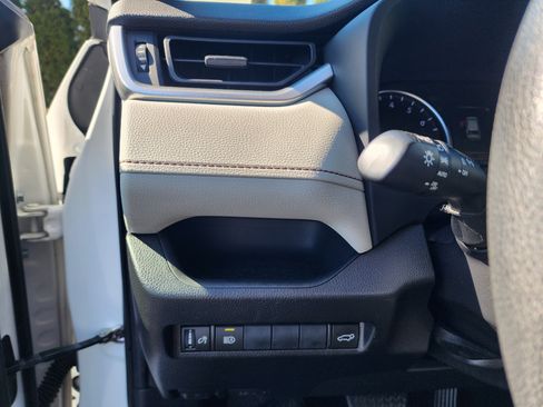 Used 2019 Toyota RAV4 XLE w/ Convenience Package image 27