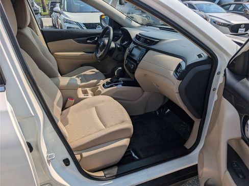 Used 2018 Nissan Rogue SV AWD/4WD image 10